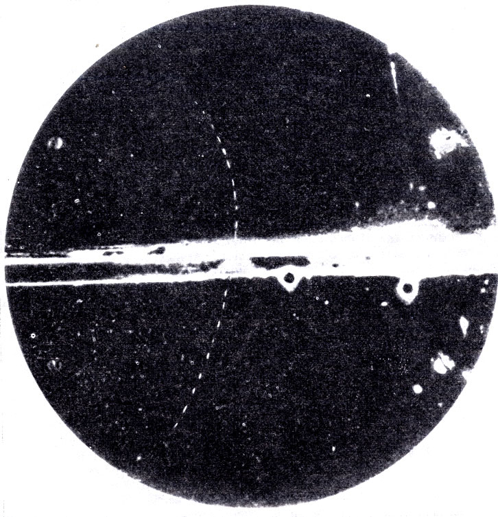 ������ ���������� ����� ���������, ���������� ����������. (�. Anderson, The production and properties of positrons, Les Prix Nobel en 1936.) ������� ���������, ������������� ��������� ��������� (������ �������������� �������), ����������� �� 63 ��������� �� �� 23 ��������� ��, ��� ��� ������ �������� ��� ���������� �����������. ��������� ���� ��������������� ��������� ����������
